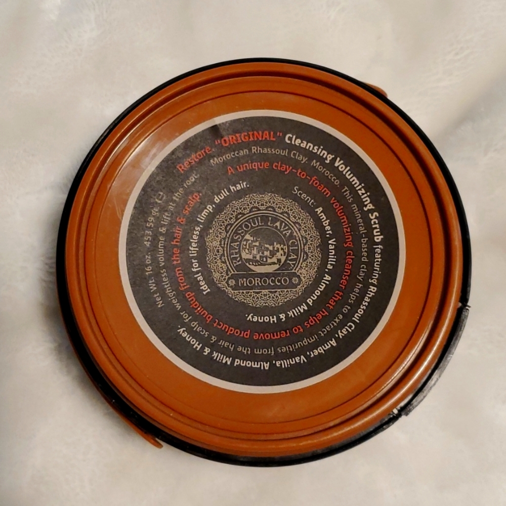 Cleansing volume scrub. Amber vanilla sealed